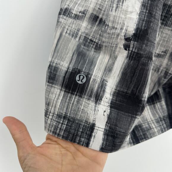 Lululemon The Plaid men’s shorts small 10” inseam liner less pockets - Picture 4 of 9